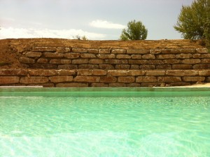 Enrochement tour de piscine